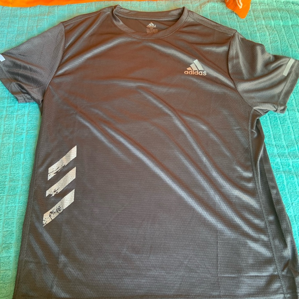 NWOT Large Adidas stressed men’s shirt